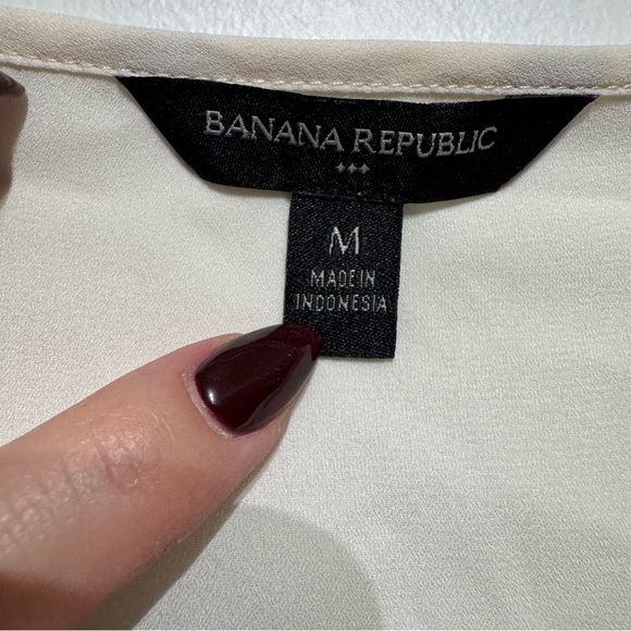 Banana Republic Factory Cream 3/4 Sleeve Lace Detail Blouse. Size Medium - Picture 2 of 8